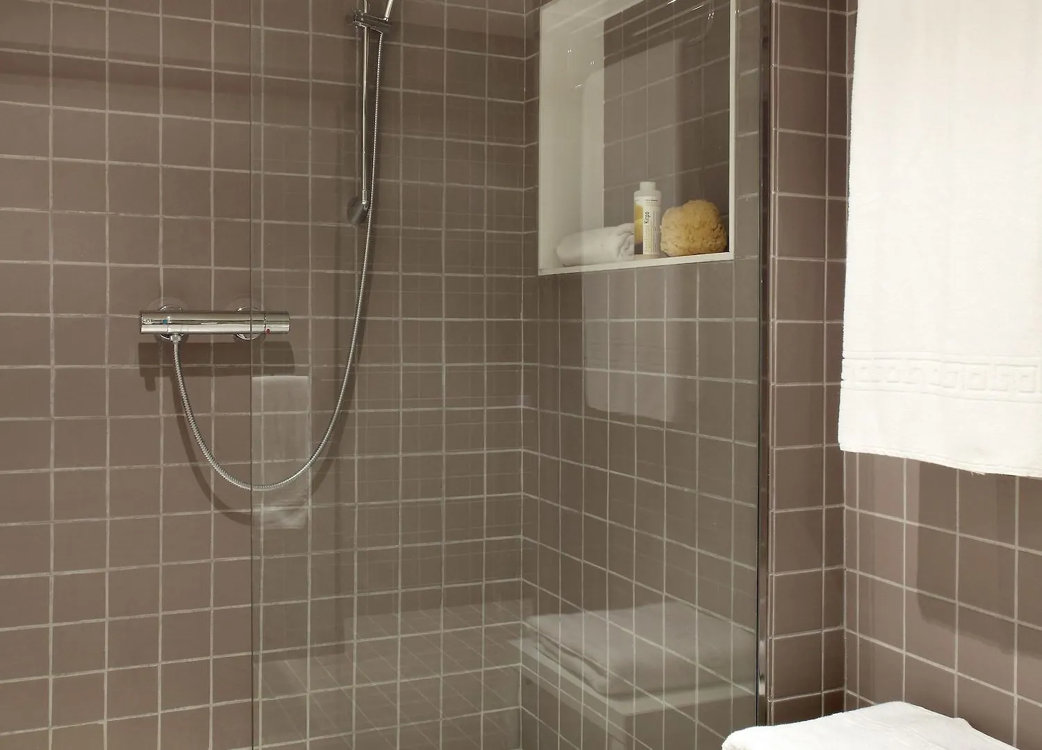 Limehome Barcelona Rector Triado